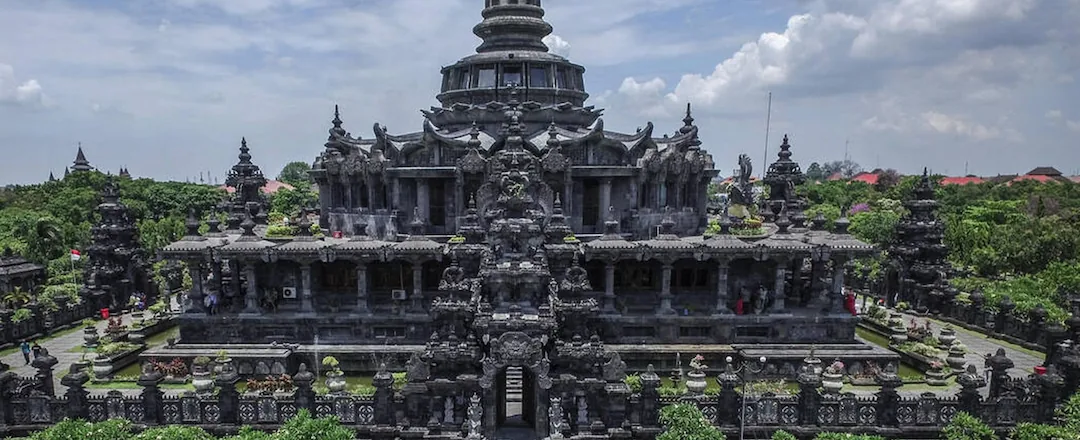 lapangan renon bali (2)